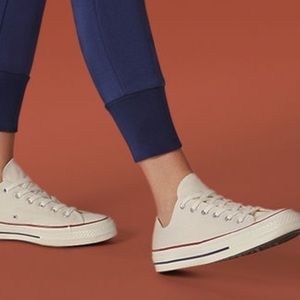 white low top converse! ✨